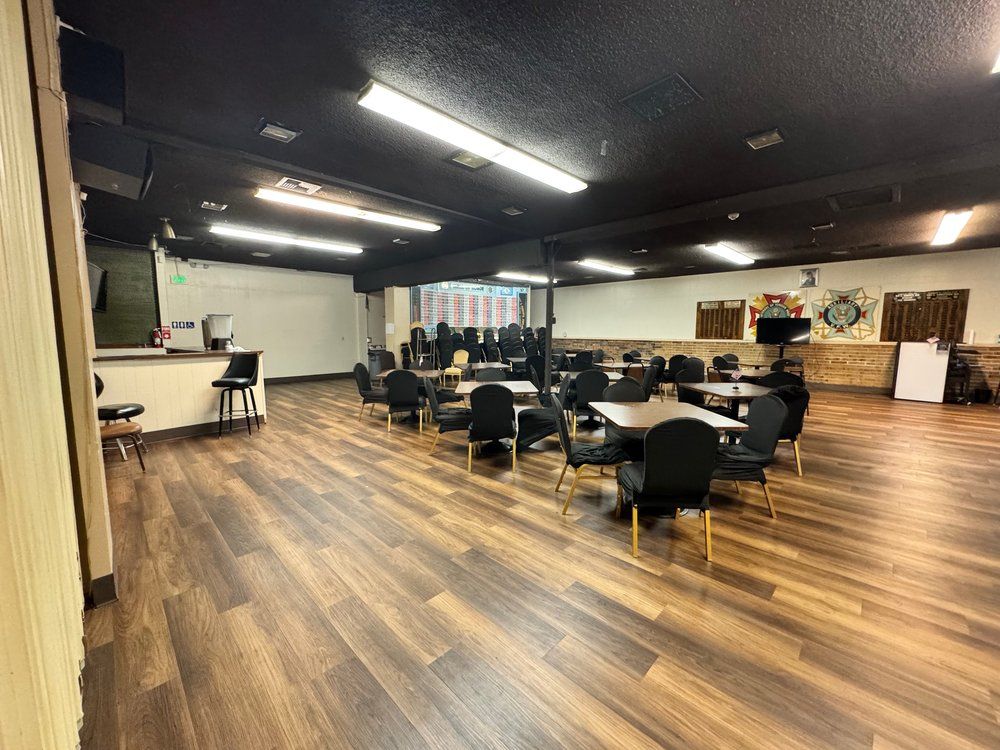 Tables & chairs included